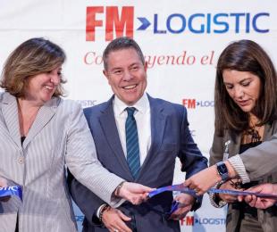 Page cortando una banda